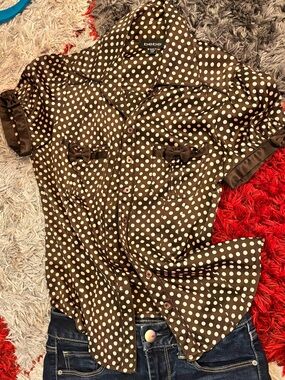 bebe Brown and Cream Polka Dot Short-Sleevego Button-ferry are Up Blouse